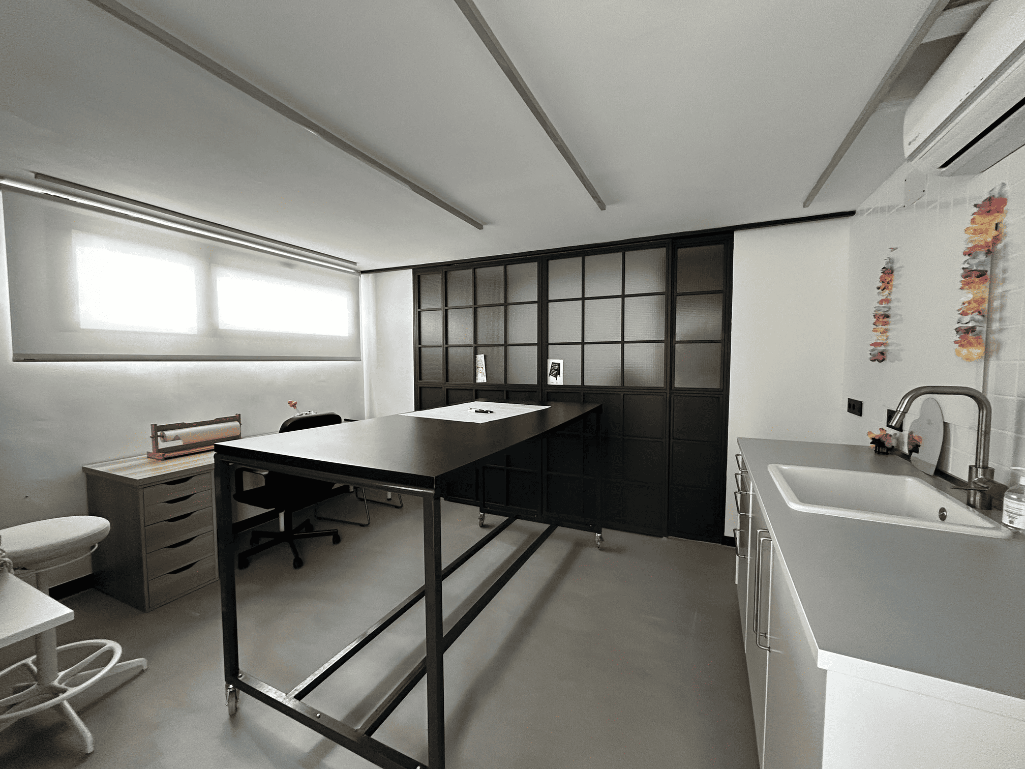 Zona de montaje para talleres de producción audiovisual